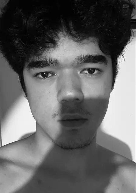 Я Zuri, 18, из Шымкента, ищу знакомство для постоянных отношений