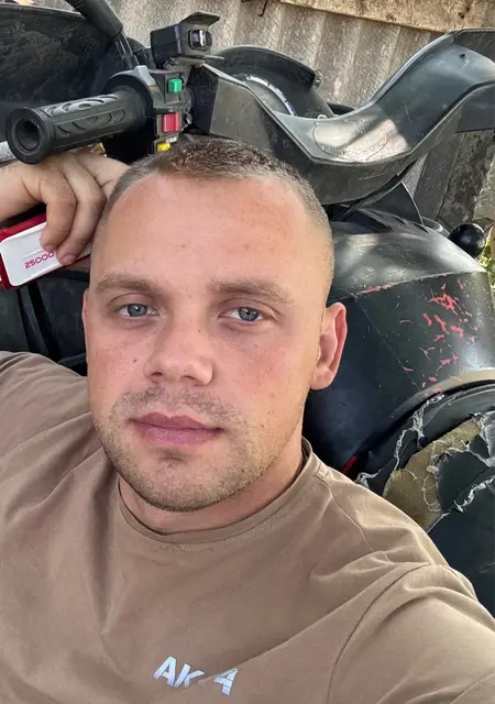 Олександр з Сум, шукаю на сайті знайомства на одну ніч