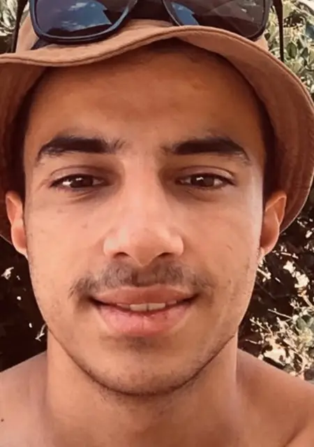 Soy Santiago, 23 años, conociéndome para conversación virtual en Torremolinos