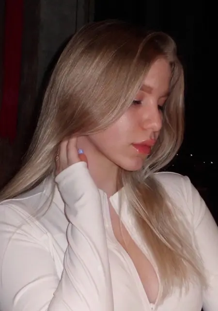 Я Алина, 25 років з Ровенек, шукаю знайомство для вірт