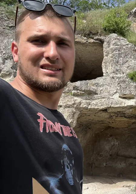 Я Антон, 24, знакомлюсь для общения в Салониках