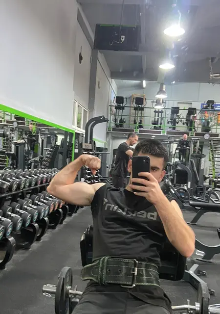 Я Ivan, 22, знакомлюсь на одну ночь в Решице