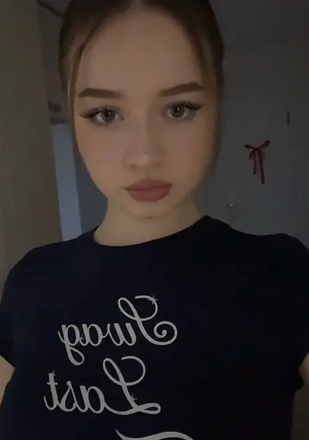Ангелина из Мариуполя, мне 18, познакомлюсь для вирта