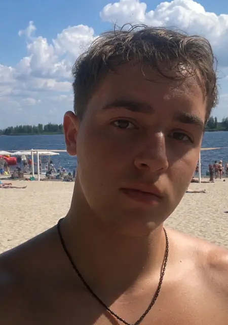 Я Артем, 19, знакомлюсь без обязательств в Черкассах