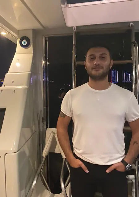 Mehmet из Стамбула, мне 30, познакомлюсь для приятного времяпровождения