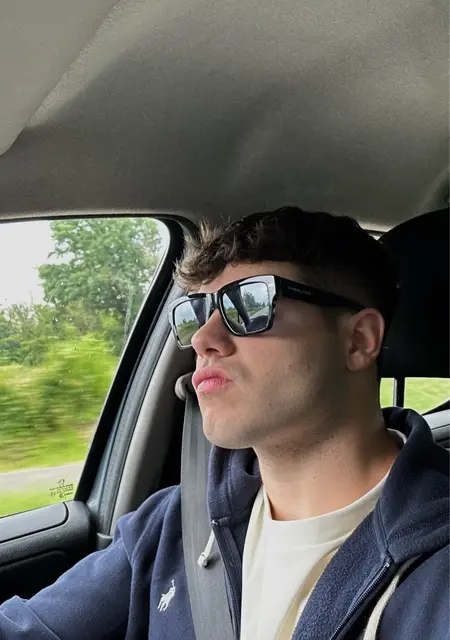 Simone из Удина, ищу на сайте постоянные отношения