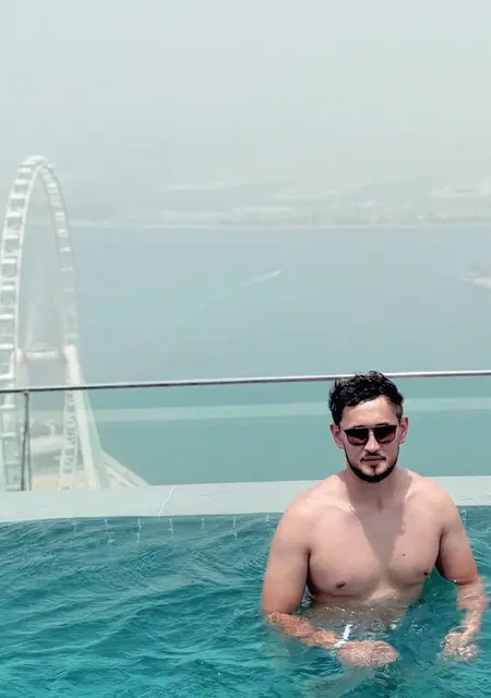 Tokhirov из Аберистуит, мне 28, познакомлюсь на одну ночь