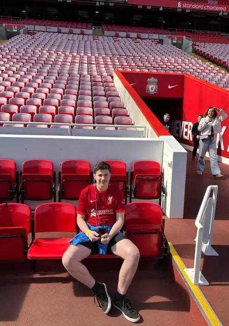 Я Harryd, 19, из Бридженд, ищу знакомства на одну ночь