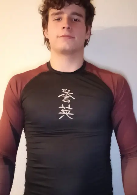 Jonathan de San Sebastián, tengo 19 años, listo para conocer para lío de una noche