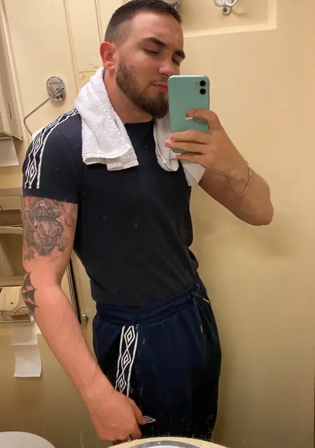 Игорь из Кричева, мне 22, познакомлюсь на одну ночь