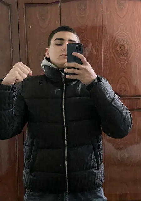 Artur из Ванадзора, мне 19, познакомлюсь без обязательств