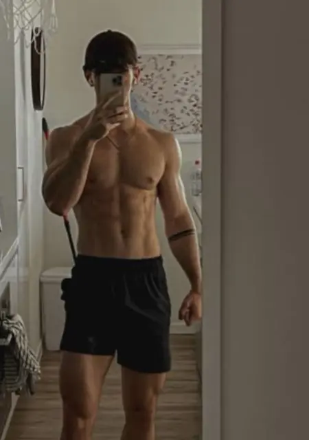 Я John, 22, из Мальмё, ищу знакомства без обязательств