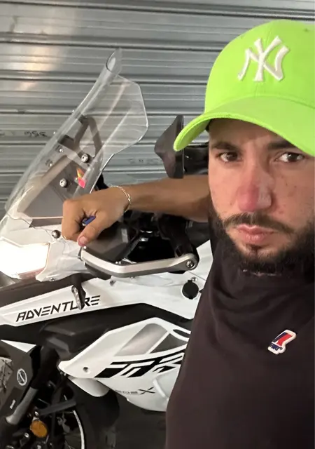 Я Salvo, 34, из Неаполя, ищу знакомства без обязательств