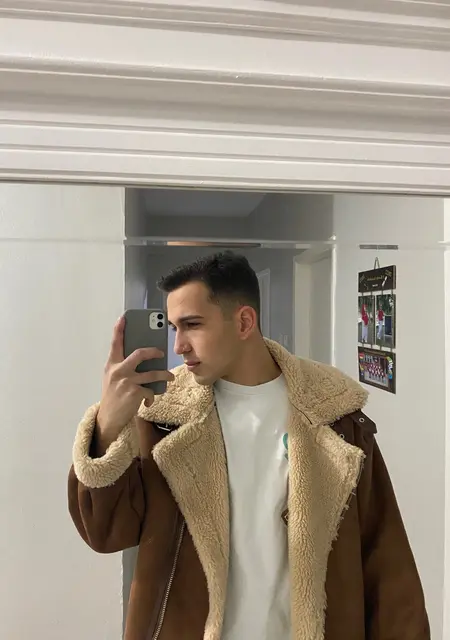 Arda из Кыркларели, мне 19, познакомлюсь на одну ночь