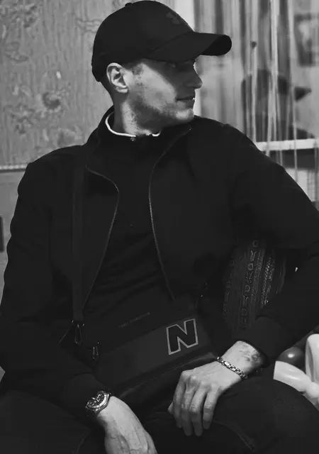 Я Roman, 28 років, знайомлюсь для відкриті стосунки у Сумах