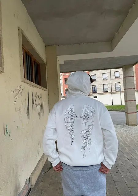 Soy Eneko, 20 años de Bilbao, busco conocer gente para conversación virtual