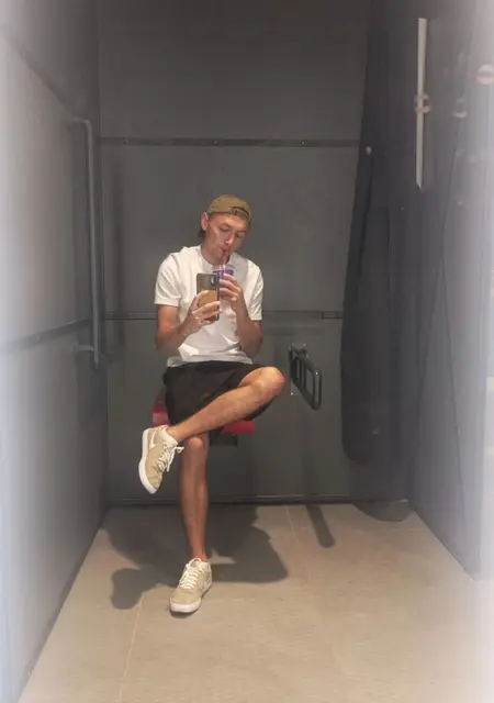 Я Андрій, 26 років, знайомлюсь для приємного проведення часу у Луцьку