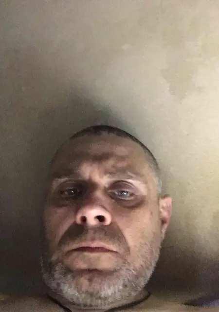 Юрій з Рівного, шукаю на сайті відкриті стосунки