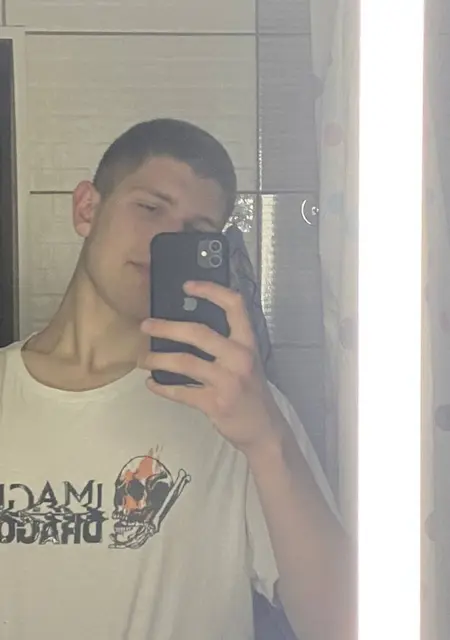 Руслан из Одессы, мне 18, познакомлюсь для вирта