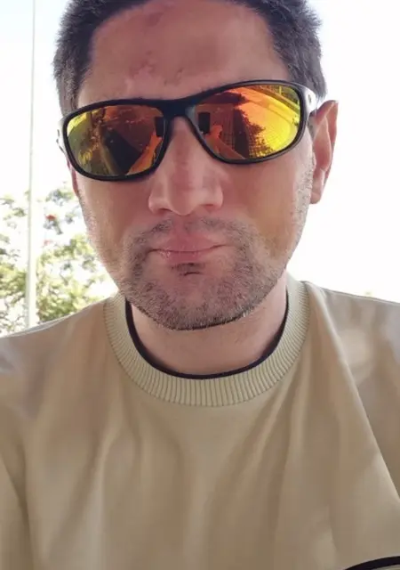 Jonathanlp de Las Palmas de Gran Canaria, busco en el sitio lío de una noche