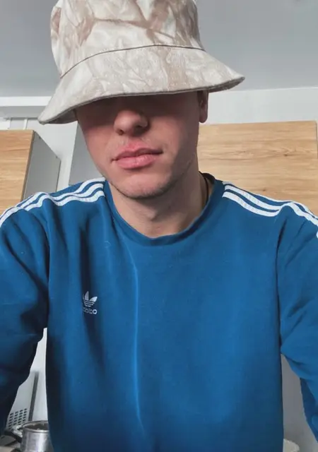 Матвей из Франкфурта-на-майне, мне 25, познакомлюсь для открытые отношения