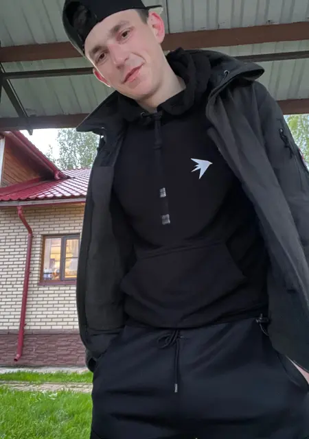 Я Александр, 27, из Бердянска, ищу знакомство для приятного времяпровождения