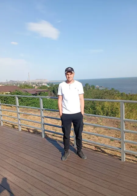 Я Валентин, 32 років, знайомлюсь без зобов'язань у Маріуполі