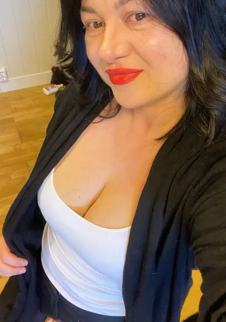 Nika из Осло, ищу на сайте постоянные отношения