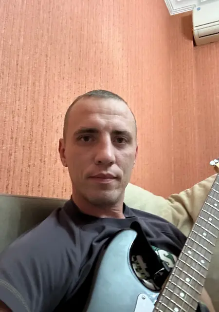 Я Костя, 40, из Тбилиси, ищу знакомства без обязательств