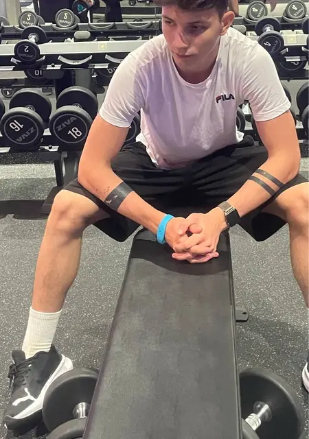 Я Георгий, 19, знакомлюсь на одну ночь в Пюто