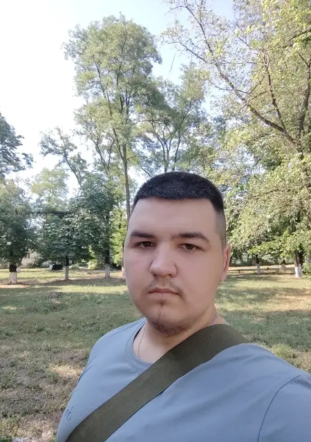 Я Карлсон, 21 років з Донецька, шукаю знайомства на одну ніч