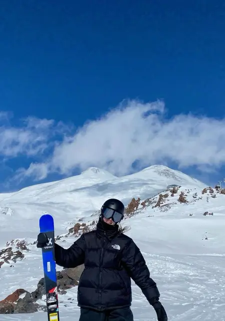 Я Костя, 20 років з Дніпра, шукаю знайомство для постійних стосунків