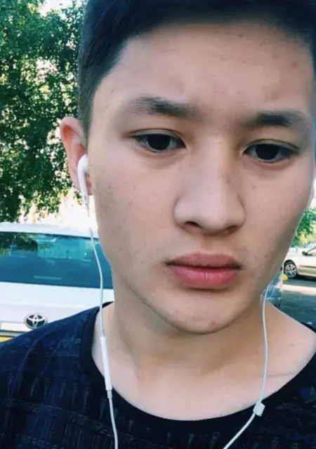 Я Влад, 18, знакомлюсь на одну ночь в Гомеле