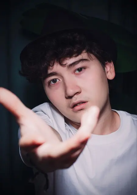 Diyor из Ташкента, мне 19, познакомлюсь на одну ночь