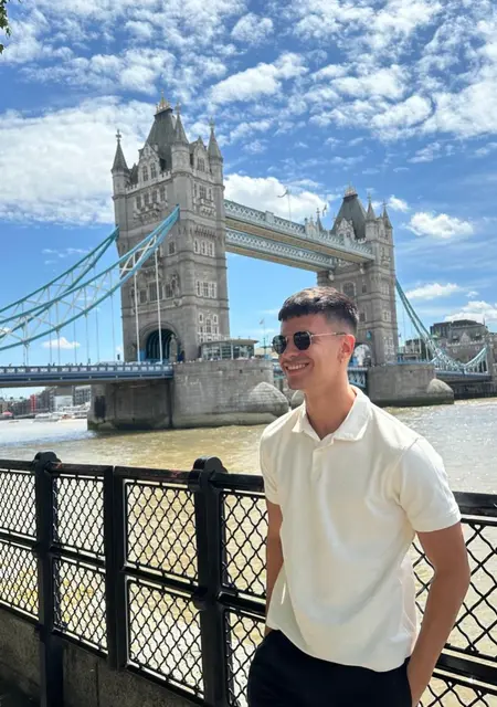 Я Diego, 20, из Мадрида, ищу знакомства без обязательств