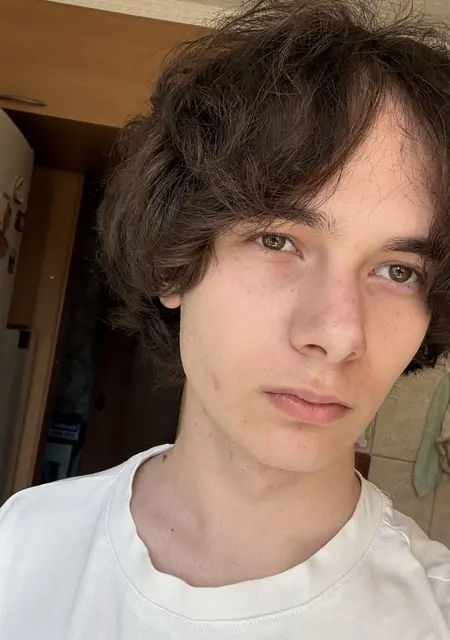 Я Денис, 18, знакомлюсь для общения в Кривом Роге