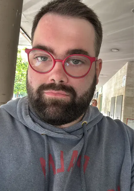 Soy Pedro, 32 años, conociéndome para relación abierta en Sevilla