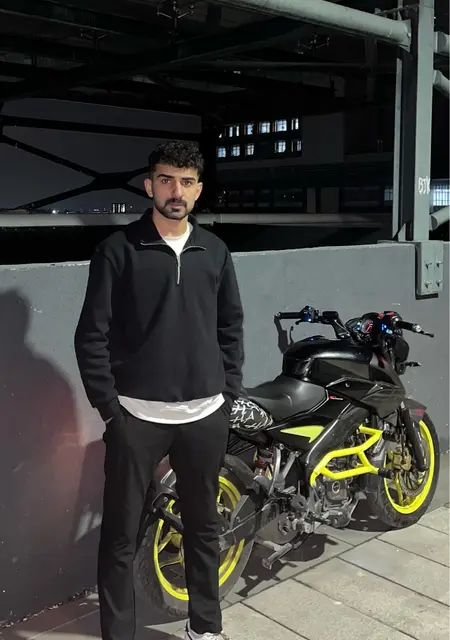 Я Yusuf, 20, из Анкары, ищу знакомство для приятного времяпровождения