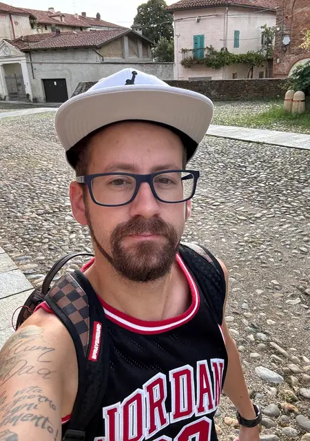 Я Mrmatt, 37, знакомлюсь для открытые отношения в Верчелли