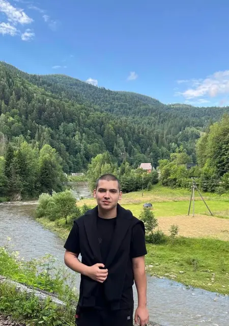 Я Сергей, 19, из Павлограда, ищу знакомство для постоянных отношений