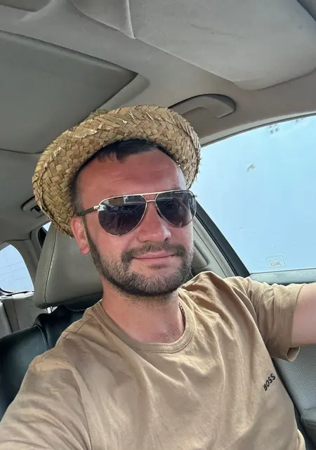 Soy Nikita, 34 años de Marbella, busco conocer gente para relación sin ataduras