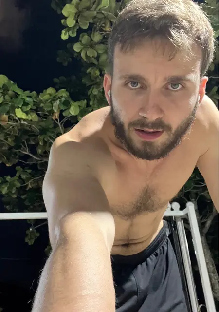 Антон из Дубая, ищу на сайте знакомства без обязательств