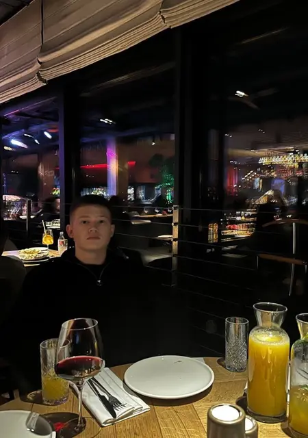 Alex из Мадрида, ищу на сайте дружбу