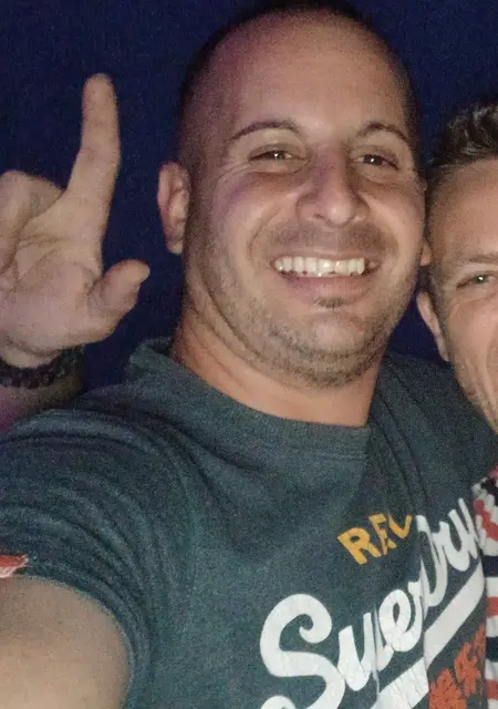 Soy Jose Luis, 35 años de Manresa, busco conocer gente para lío de una noche