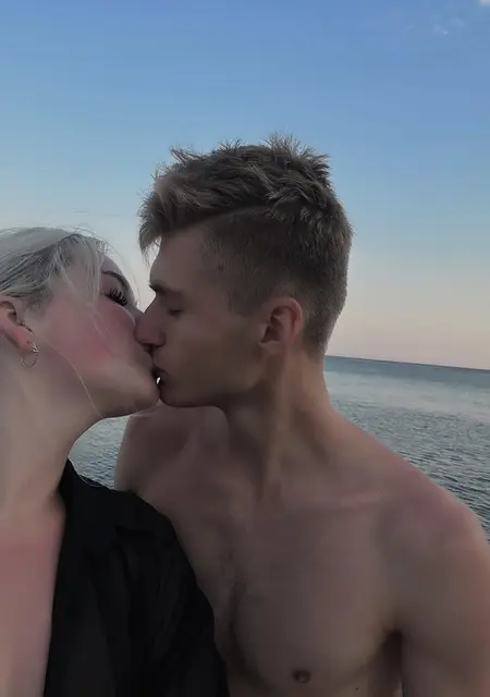 Я Арина Данил, 19 років з Донецька, шукаю знайомство для приємного проведення часу