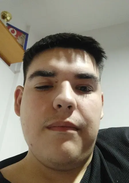 Adrián из Алькоркон, мне 20, познакомлюсь на одну ночь