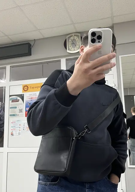 Maksim из Энфилд, мне 21, познакомлюсь на одну ночь
