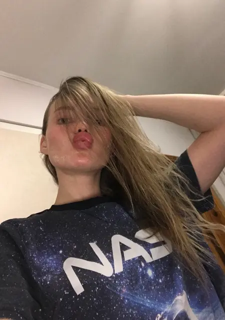 Я Яна, 22 років з Львів, шукаю знайомство для спілкування