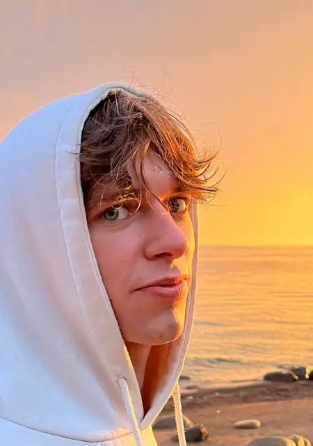 Я Борис Котов, 20, знакомлюсь на одну ночь в Бордон