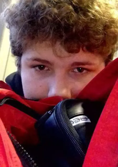 Я Витя, 19 років з Краматорська, шукаю знайомства без зобов'язань